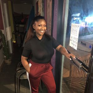 Meet your Posher, Alexis